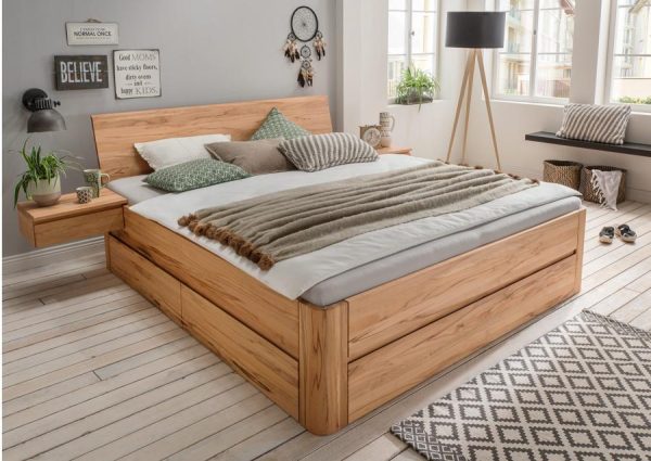 Metaalvrij massief houten bed. Met bedlades.