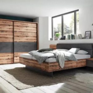 Luxe slaapkamer in bruintinten met grijs. Compleet met schuifdeurenkast