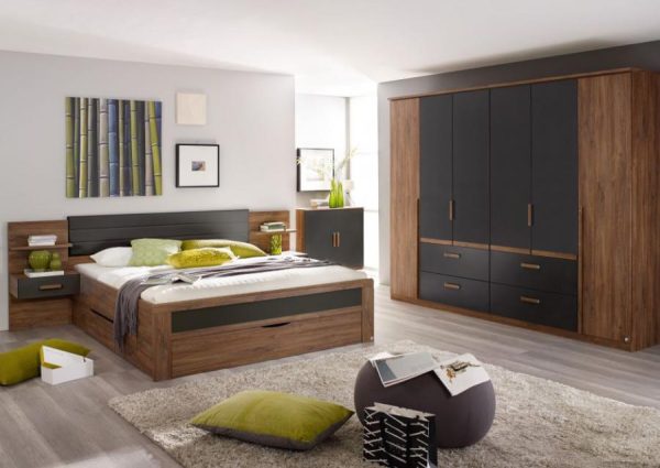 Complete slaapkamer met grote kledingkast in de kleur eiken met antraciet